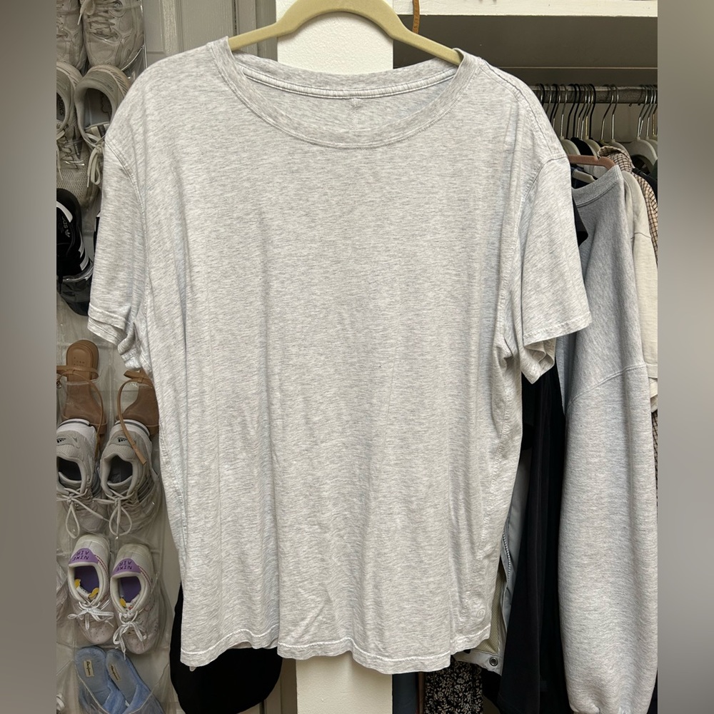 gray lululemon t shirt